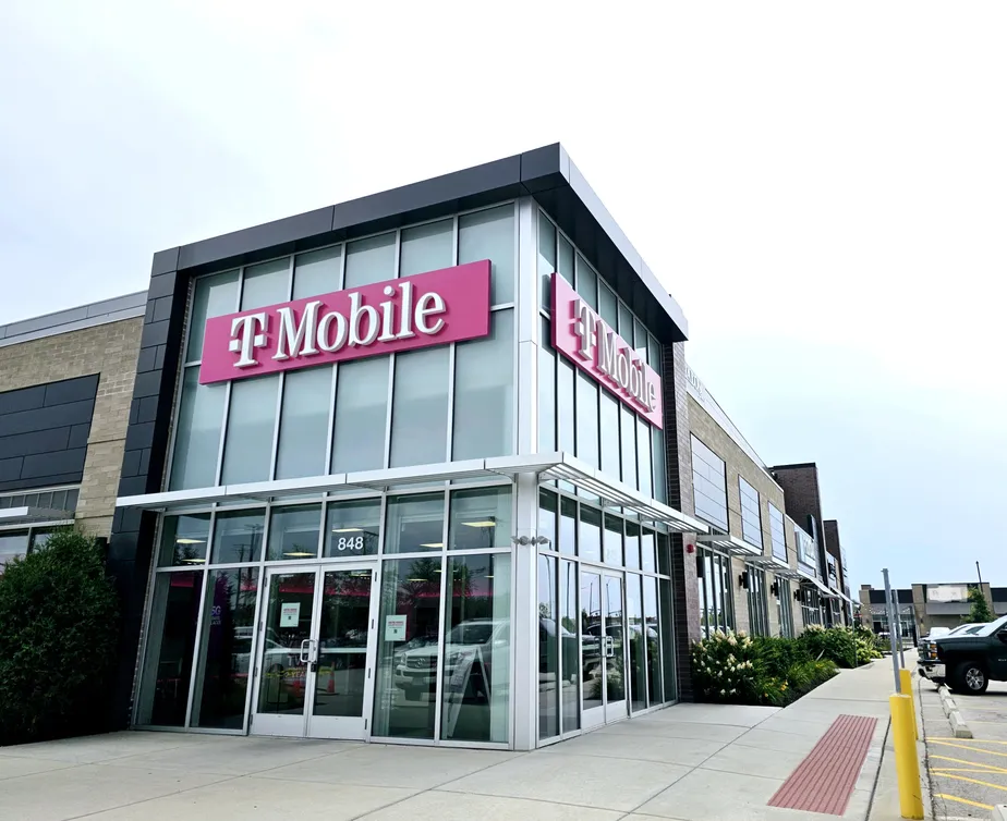 Exterior photo of T-Mobile Store at Milwaukee Ave & Deerfield Pkwy, Buffalo Grove, IL