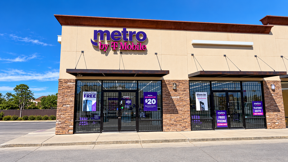 Metro by T-Mobile 5801 Antoine Dr - 5801 Antoine Dr 