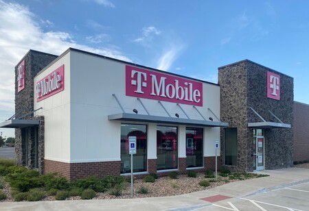 Exterior photo of T-Mobile Store at US 81 & Glen Blvd, Duncan, OK