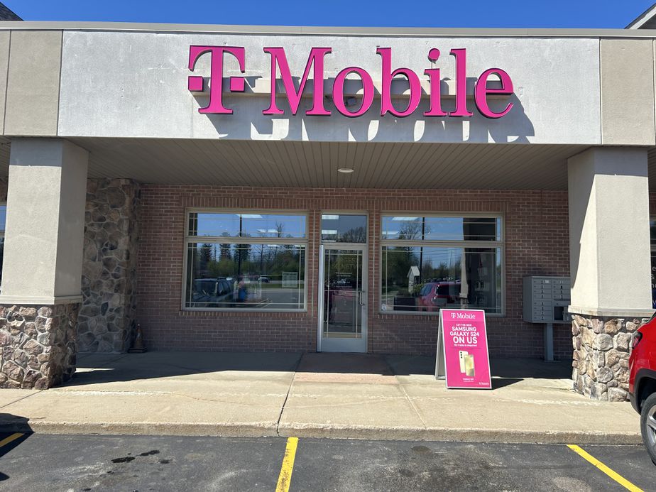 Exterior photo of T-Mobile Store at W Vienna Rd & N Linden Rd, Clio, MI