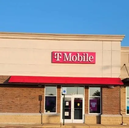 Foto del exterior de la tienda T-Mobile en Concord - Loudon Rd, Concord, NH
