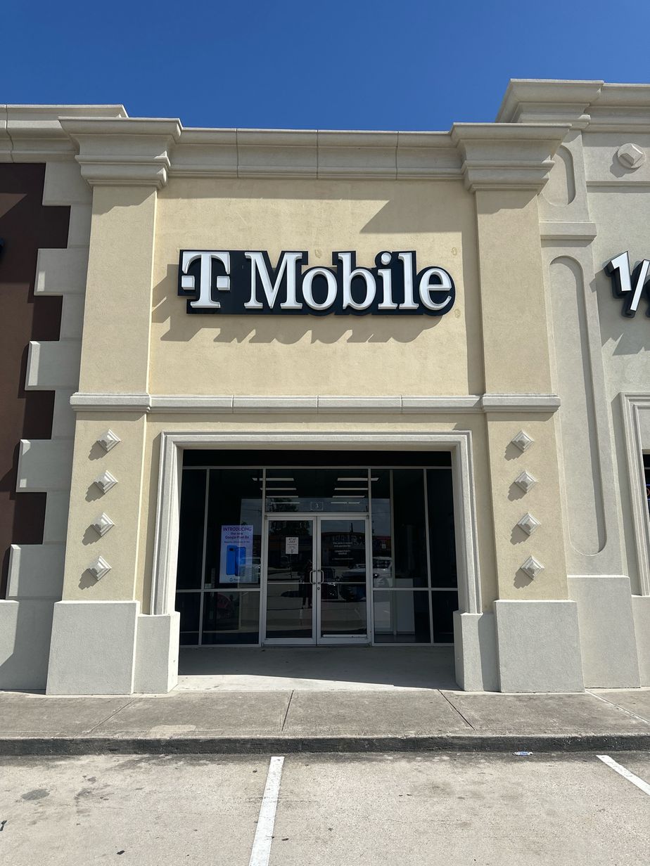 Exterior photo of T-Mobile Store at Fm 1488 Rd & Conroe Huffsmith Rd, Magnolia, TX