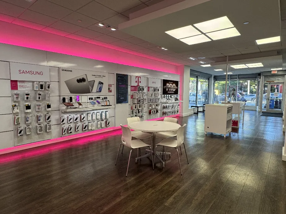  Interior photo of T-Mobile Store at Colesville Rd & Fenton St, Silver Spring, MD 