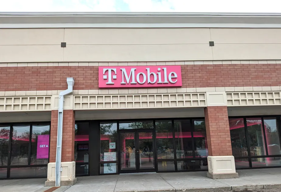 Exterior photo of T-Mobile Store at Saint Paul Midway, Saint Paul, MN