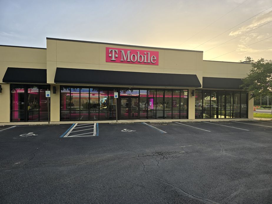 Exterior photo of T-Mobile Store at Tiger Point, Gulf Breeze, FL