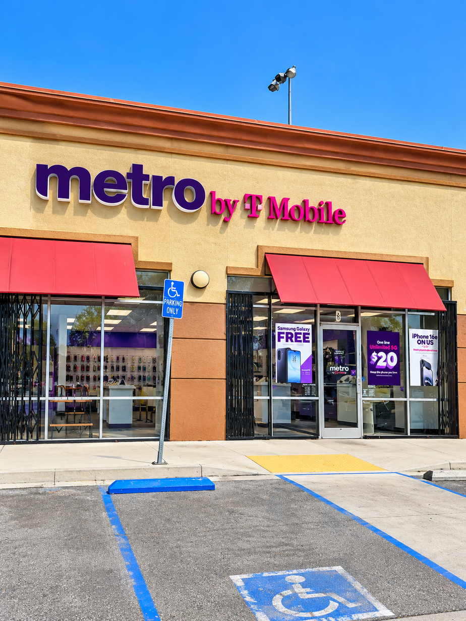 Metro by T-Mobile 1551 W 7th St - 1551 W 7th St 