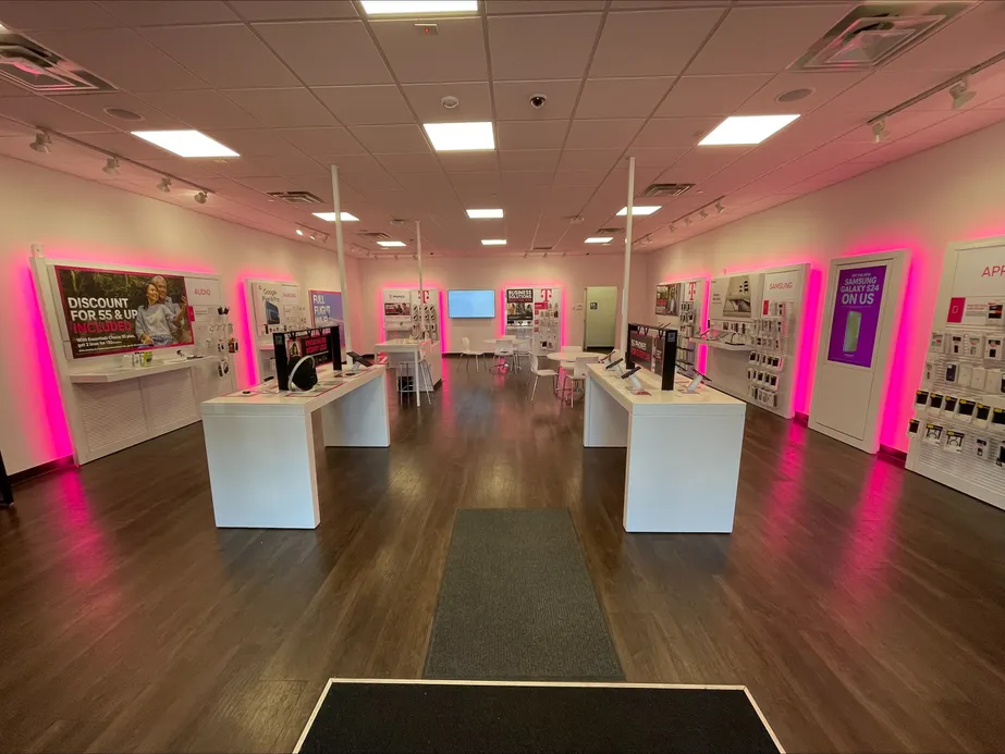  Interior photo of T-Mobile Store at E Hwy 260 & N Beeline Hwy, Payson, AZ 