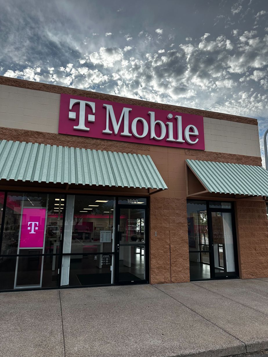 Exterior photo of T-Mobile Store at E Broadway Blvd & S Kino Pkwy, Tucson, AZ