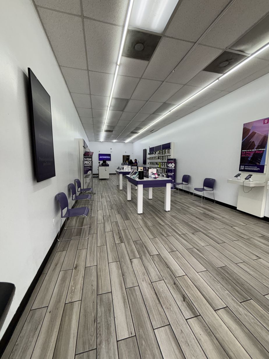 Metro by T-Mobile 4410 E Riverside Dr - 4410 E Riverside Dr 