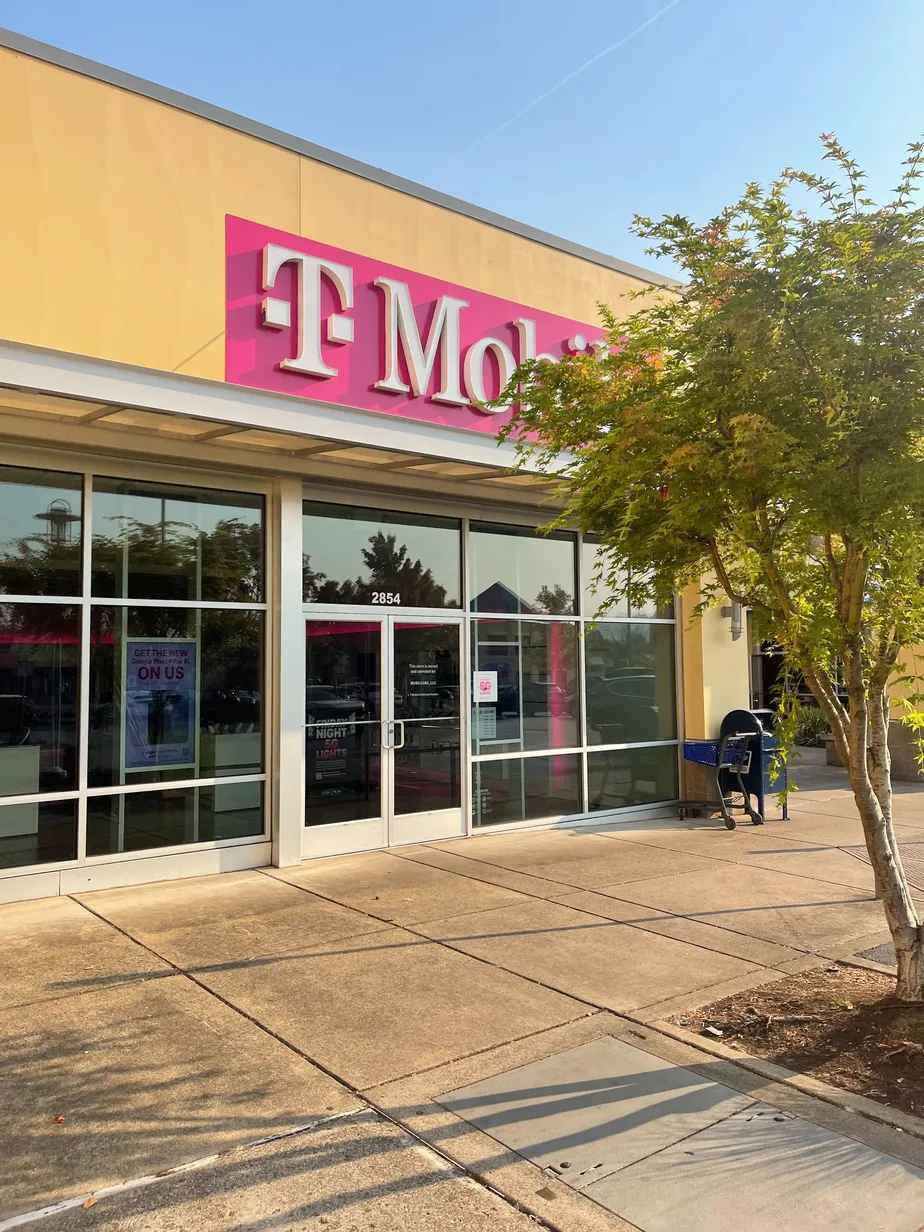  Exterior photo of T-Mobile Store at Willamette St & West 29th, Eugene, OR 
