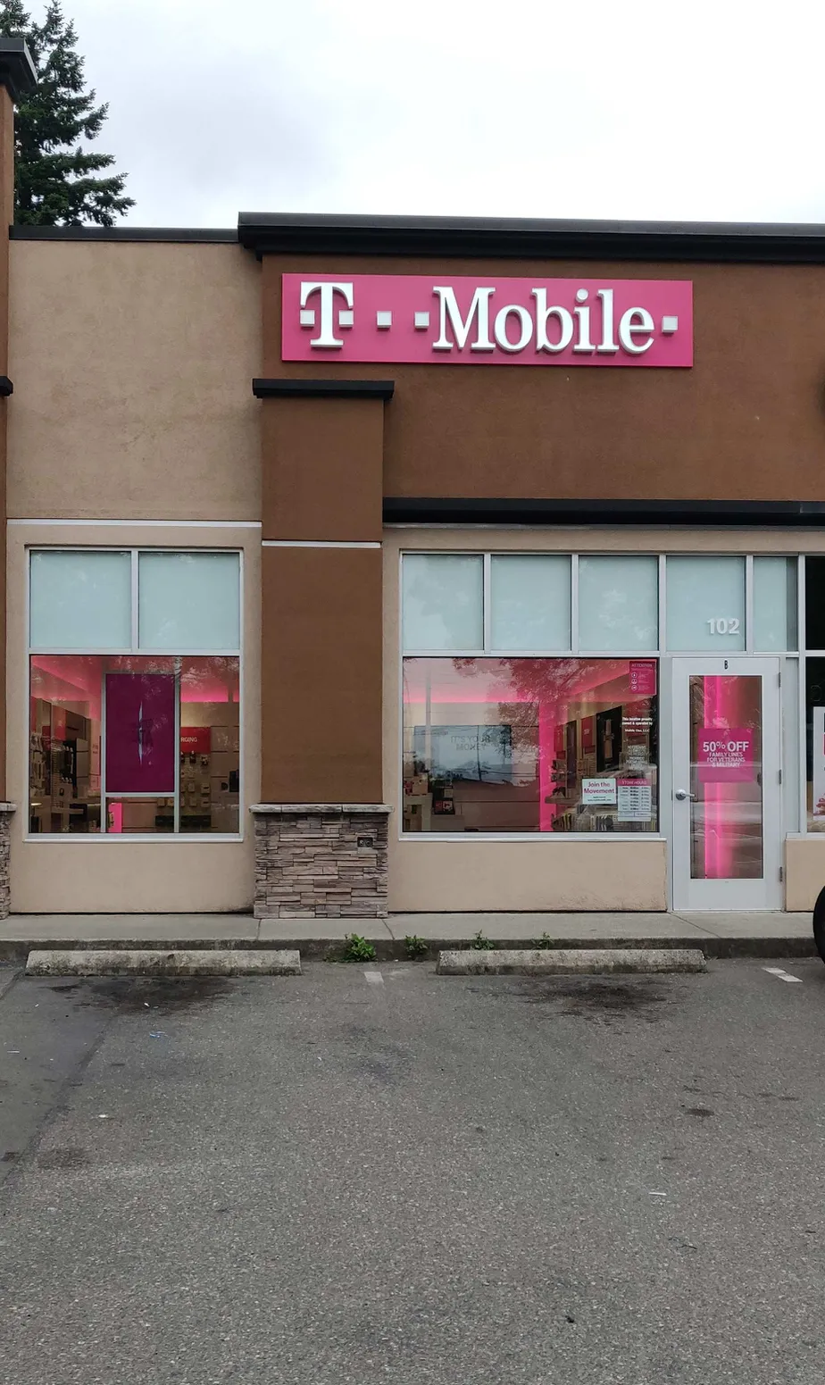 Exterior photo of T-Mobile store at Avenue D & 10th Street, Snohomish, WA