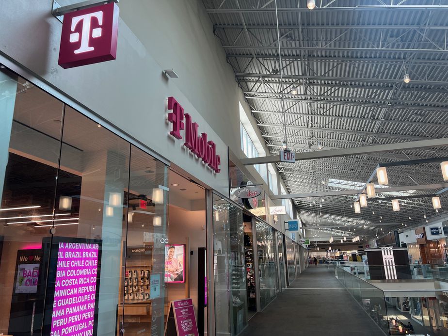 Exterior photo of T-Mobile Store at Jersey Gardens, Elizabeth, NJ