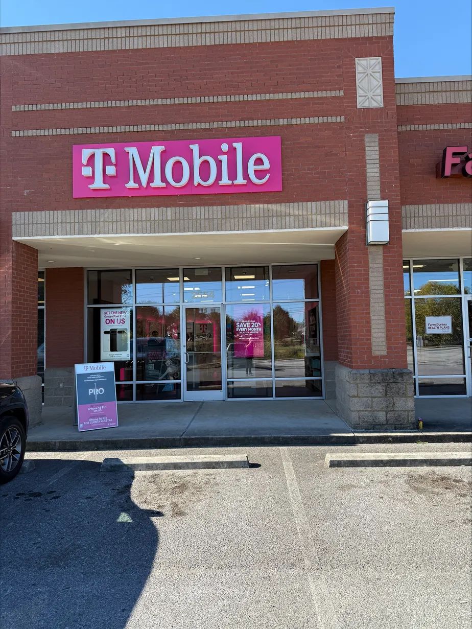  Exterior photo of T-Mobile Store at Dalton Pike, Cleveland, TN 