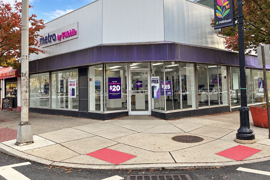 Metro by T-Mobile 196 E Front St - 196 E Front St 