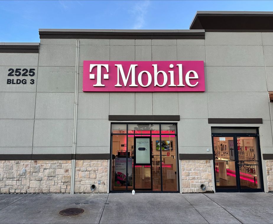 Exterior photo of T-Mobile Store at Northcross, Austin, TX