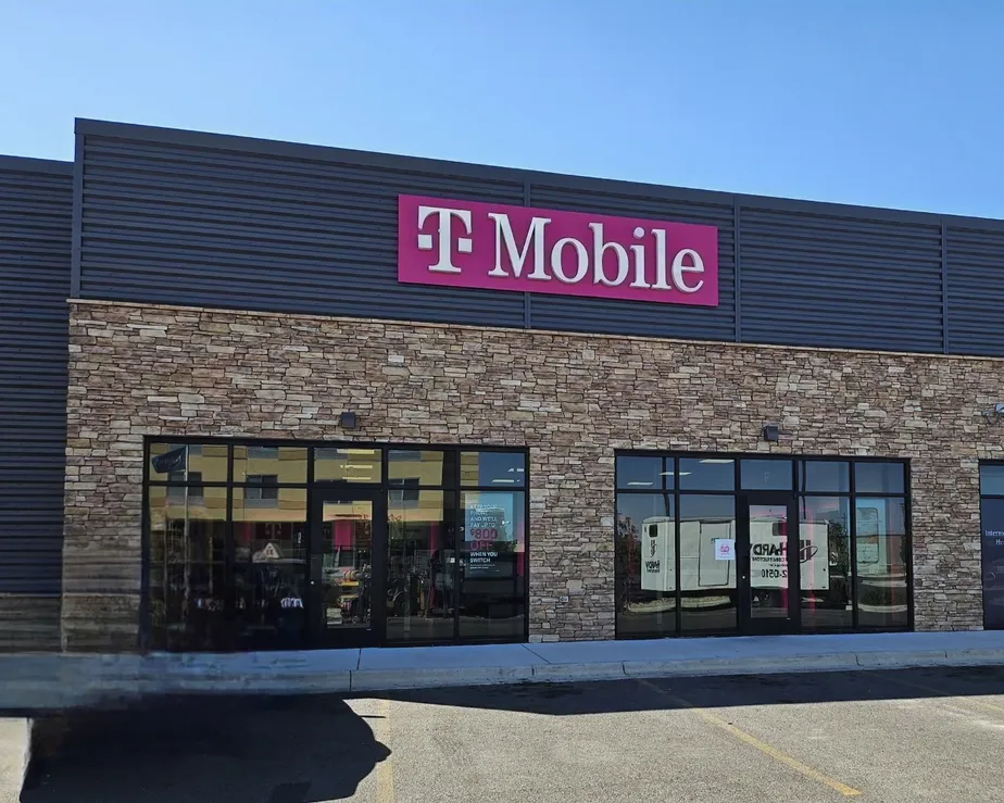 Exterior photo of T-Mobile Store at Washington & 4th, Laurel, MT 