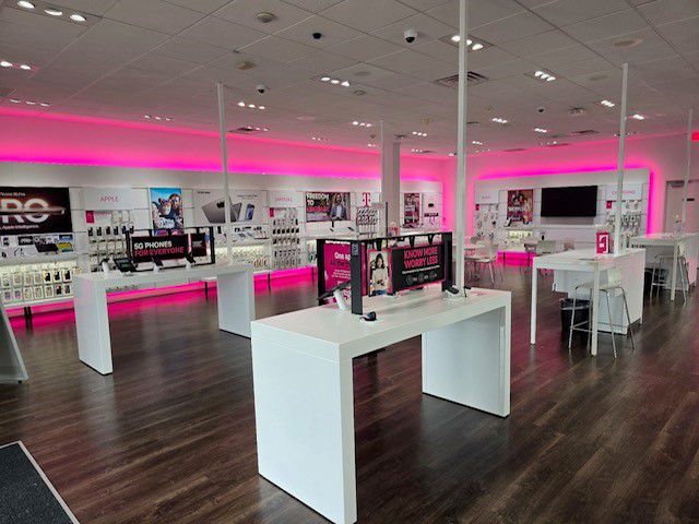 Interior photo of T-Mobile Store at I-45 & Fm 646, League City, TX