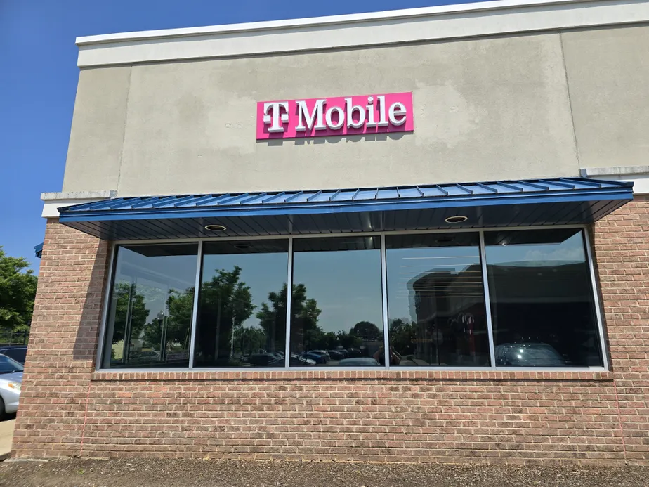  Exterior photo of T-Mobile Store at RT 10 Morris Plains, Morris Plains, NJ 