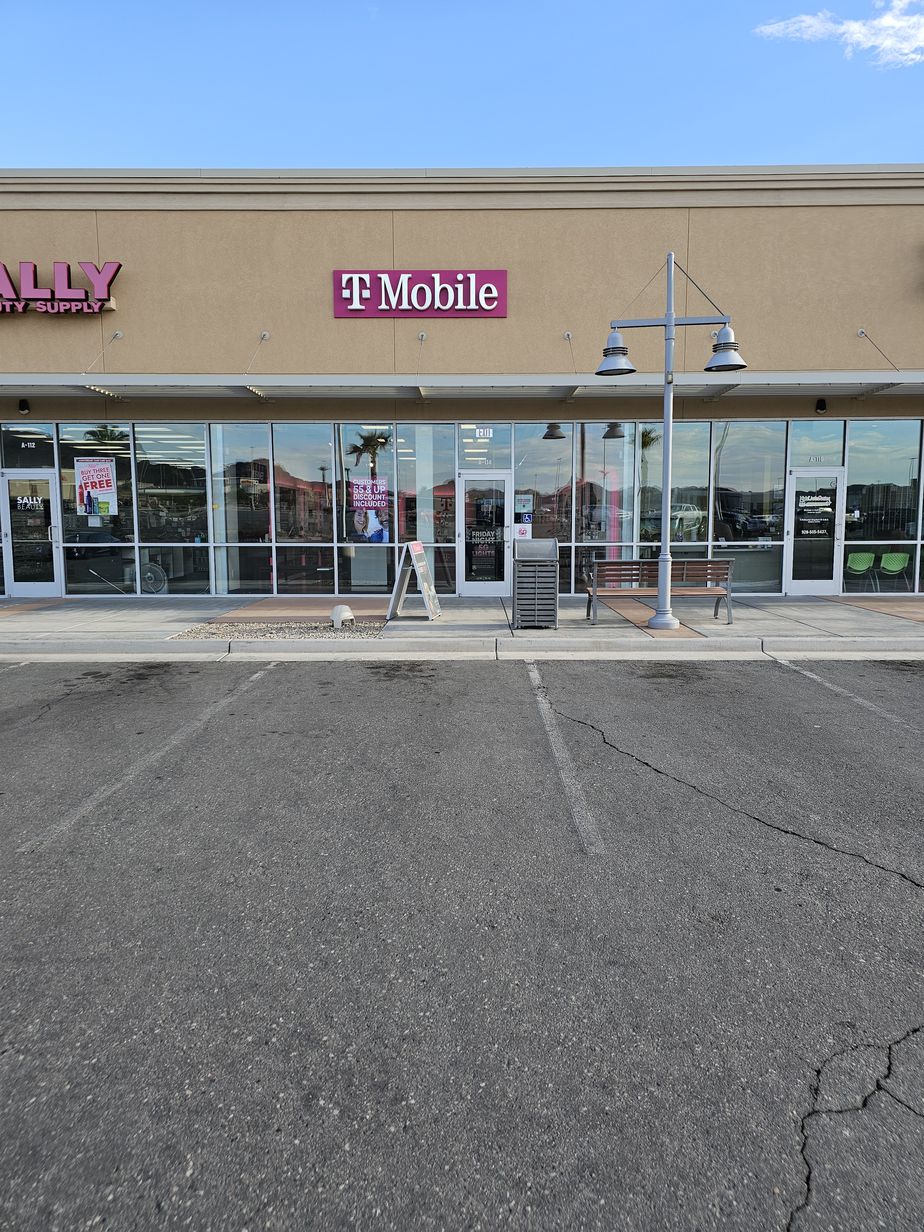 Exterior photo of T-Mobile Store at The Shops at Lake Havasu, Lake Havasu City, AZ