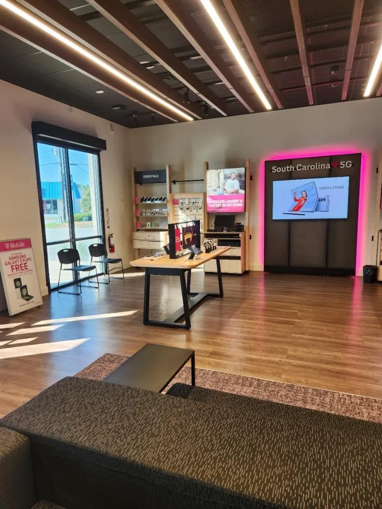 Foto del interior de la tienda T-Mobile en W Evans St & David H Mcleod Blvd, Florence, SC
