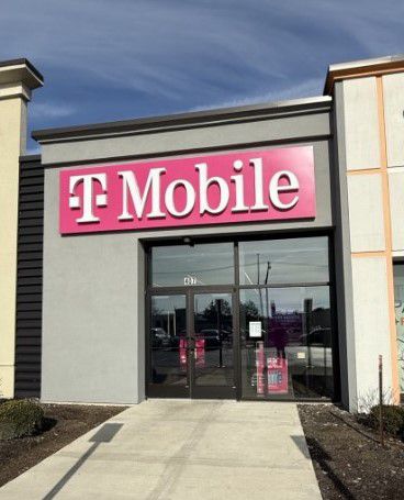 Exterior photo of T-Mobile Store at Coliseum & Coldwater, Fort Wayne, IN