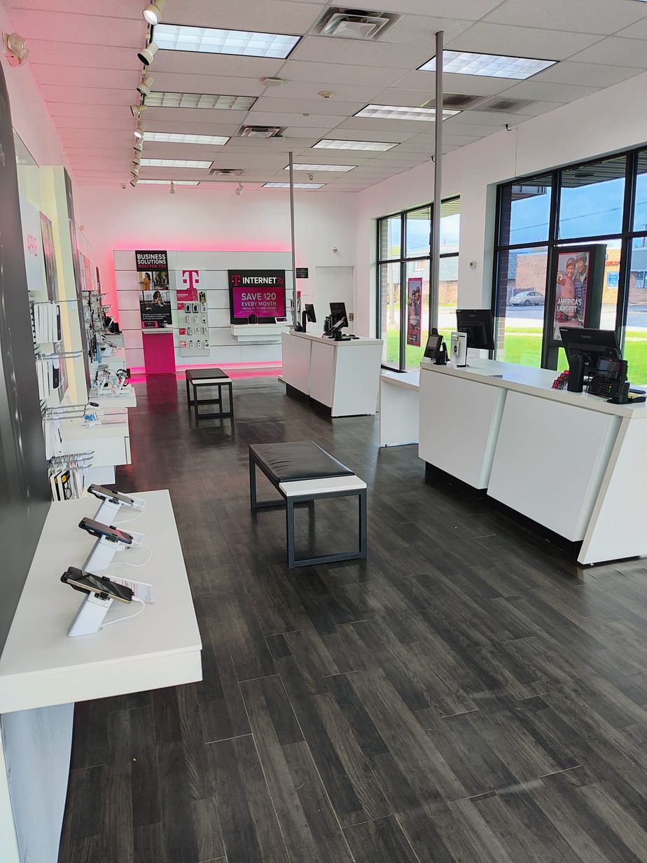 Interior photo of T-Mobile Store at Ridge & Broad, Griffith, IN