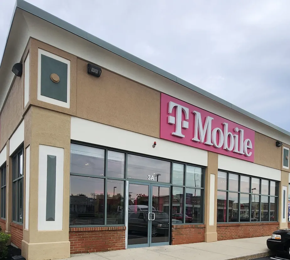 Exterior photo of T-Mobile Store at Bell Circle, Revere, MA
