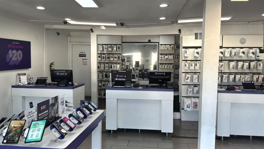 Metro by T-Mobile 4078 E Lancaster Ave - 4078 E Lancaster Ave 