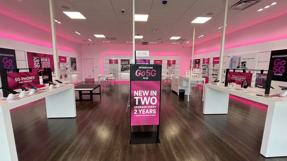  Interior photo of T-Mobile Store at Denmark Dr & I-275, Council Bluffs, IA 
