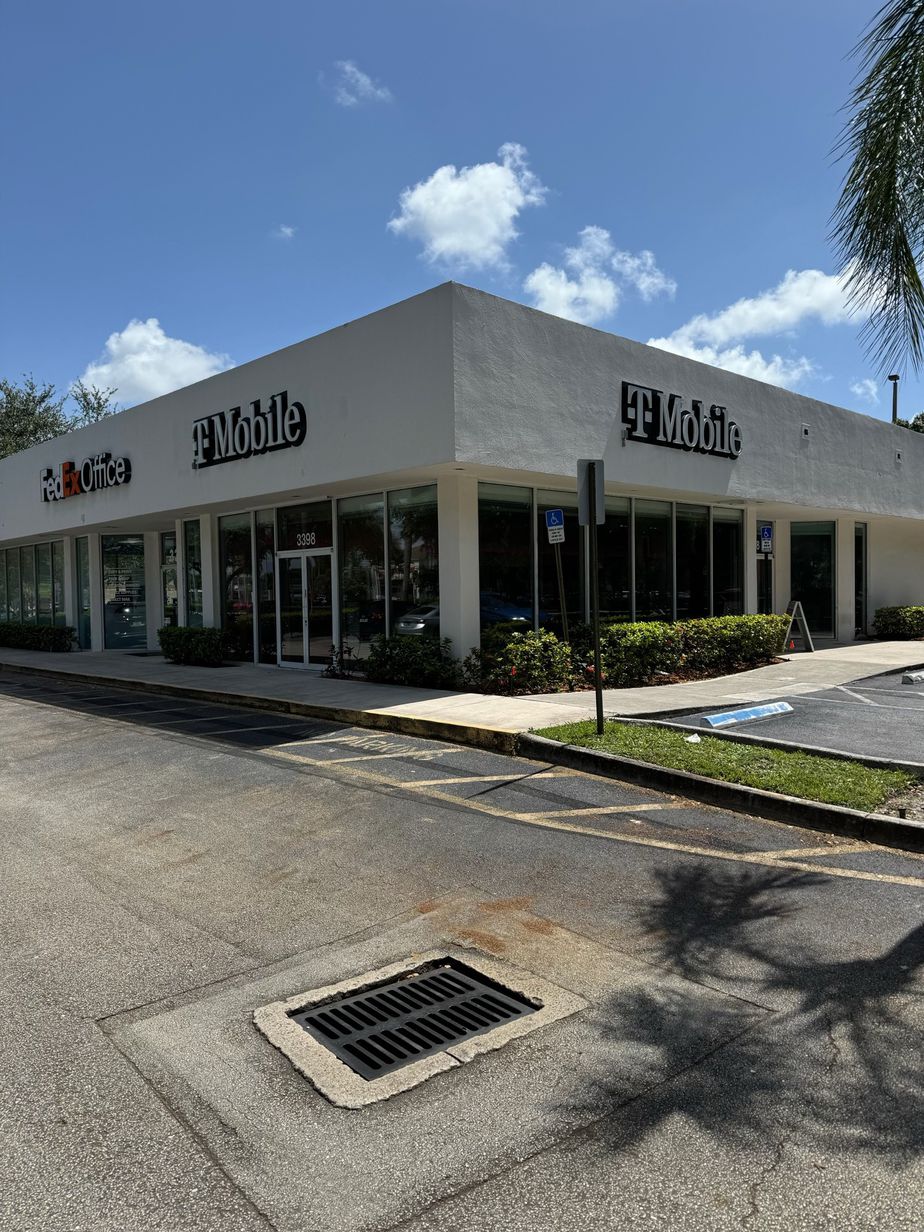 Exterior photo of T-Mobile Store at Sunrise Town Center, Sunrise, FL
