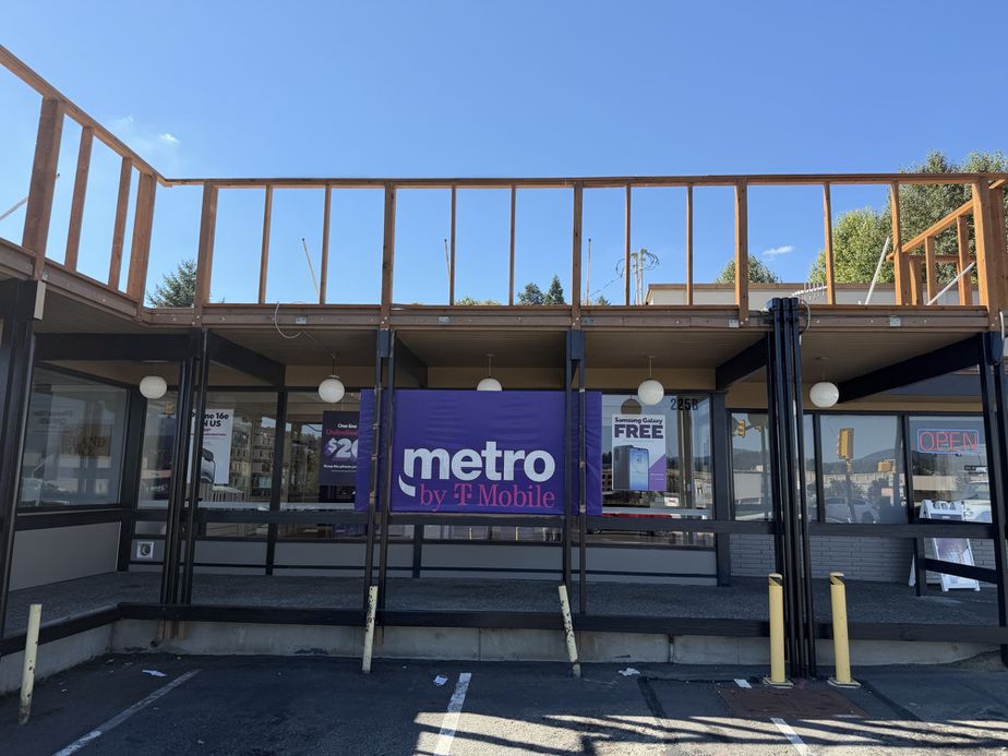 Metro by T-Mobile 225 Rainier Ave S - 225 Rainier Ave S 