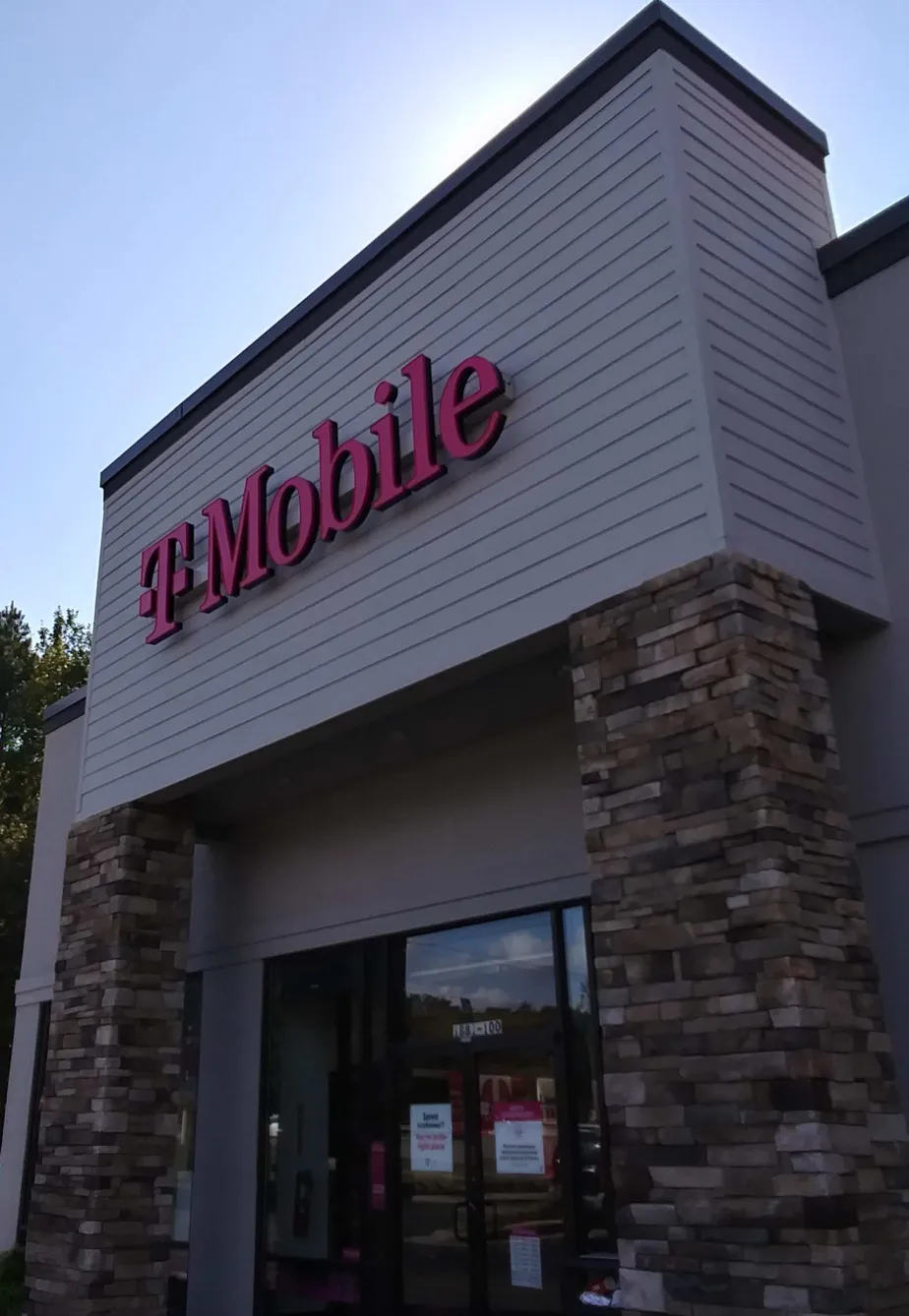 Exterior photo of T-Mobile store at Cobb Pkwy & Ridenour Blvd Nw, Kennesaw, GA
