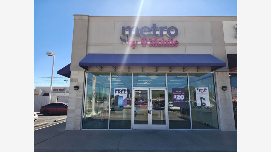 Metro by T-Mobile 3100 Forest Ln - 3100 Forest Ln 