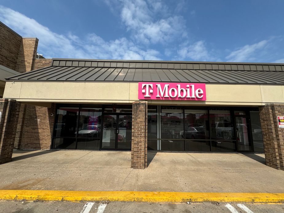Exterior photo of T-Mobile Store at Cedar Ridge & Wheatland Rd, Duncanville, TX