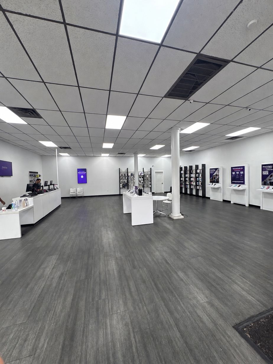 Metro by T-Mobile 5509 E Grand Ave - 5509 E Grand Ave 
