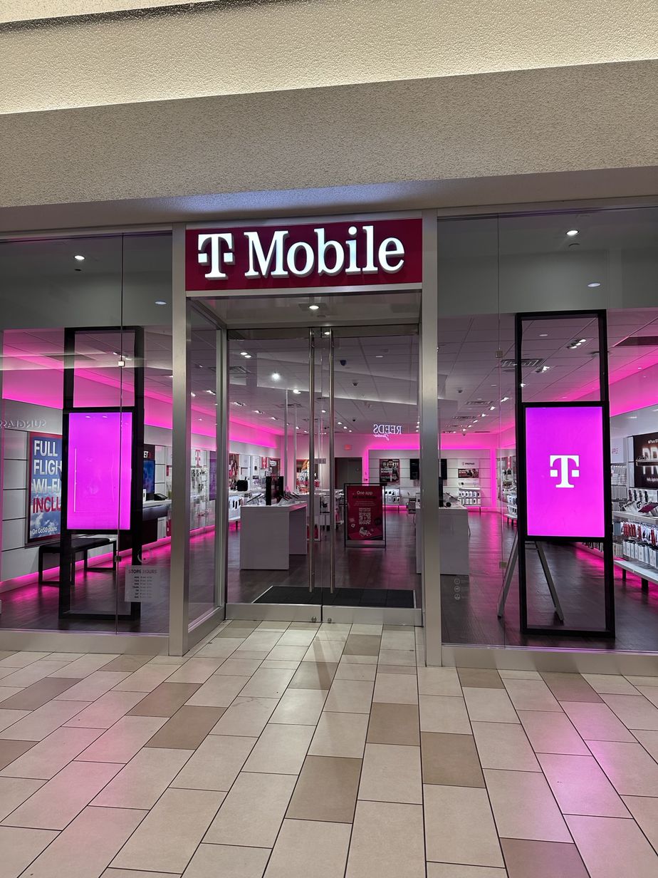  Exterior photo of T-Mobile Store at Sunrise Mall, Brownsville, TX 