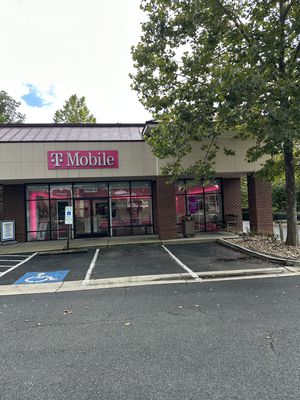 Galaxy Z Flip7 at T-Mobile West BRd St at Short Pump