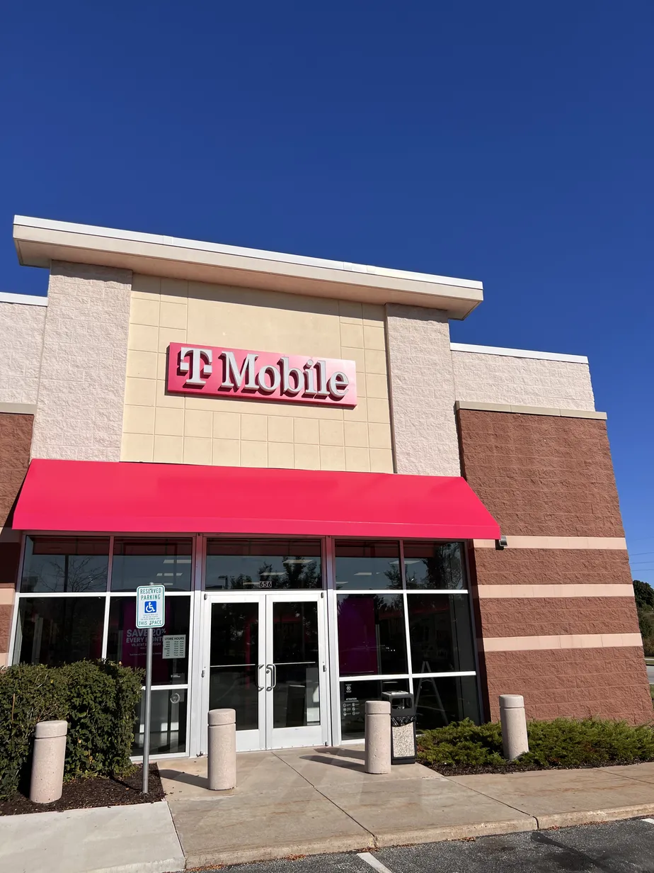 Exterior photo of T-Mobile Store at Edwards & Main, Lake Geneva, WI 