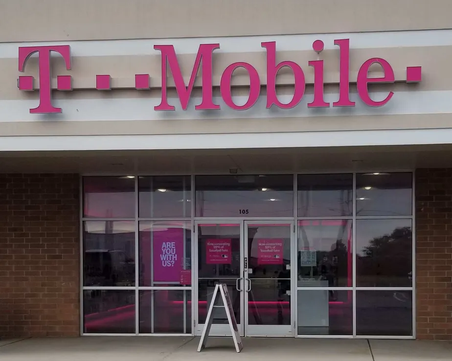 Exterior photo of T-Mobile store at N Bend Rd & I-275, Hebron, KY