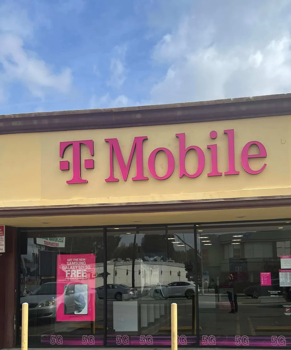 Exterior photo of T-Mobile store at Ventura Blvd & Wilbur Ave, Tarzana, CA