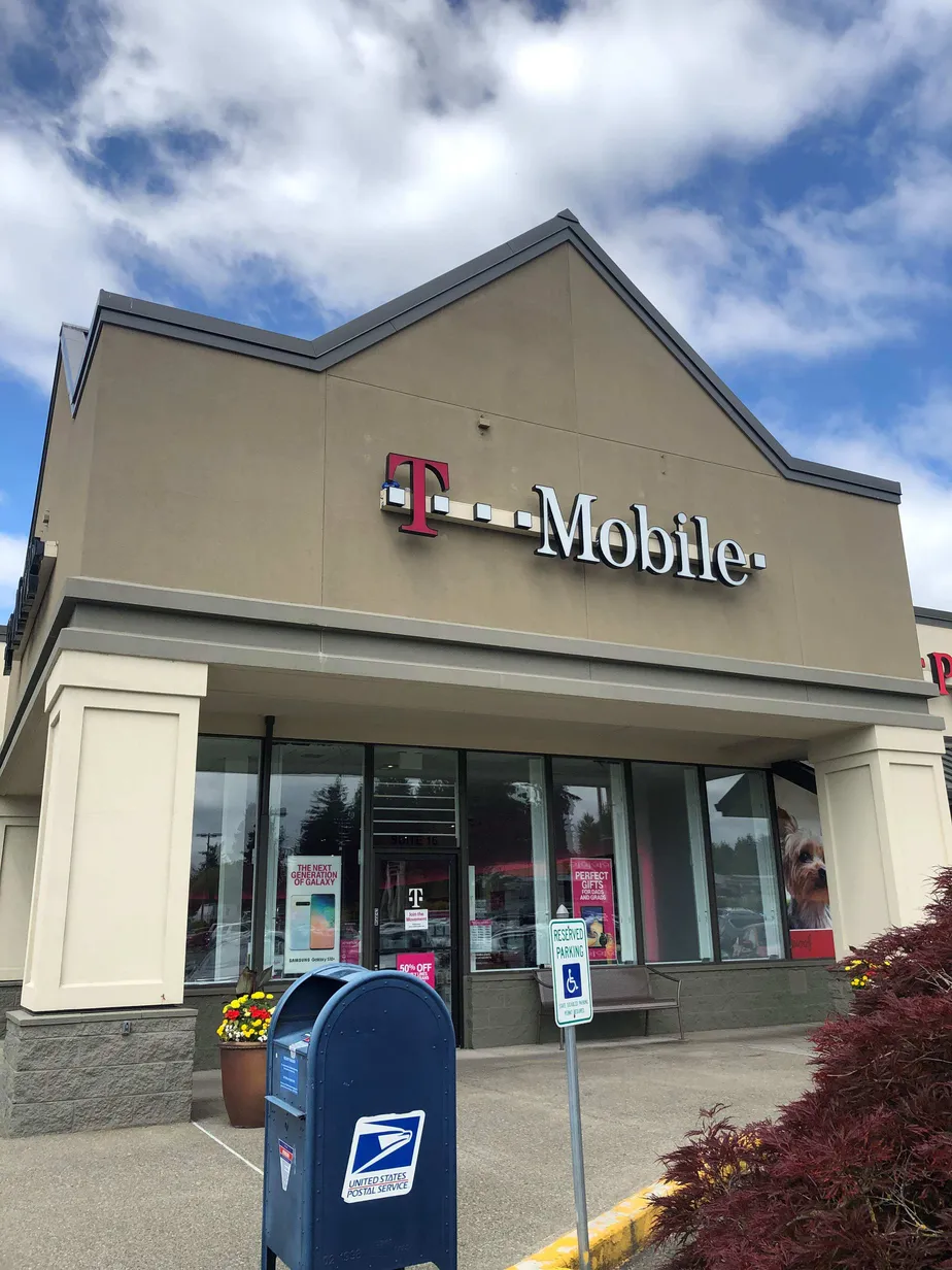 Exterior photo of T-Mobile store at Meridian & Milton, Milton, WA