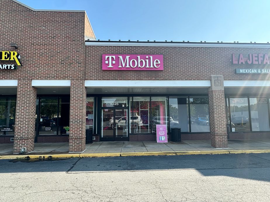 Exterior photo of T-Mobile Store at Sudley Rd & Rt 28, Manassas, VA