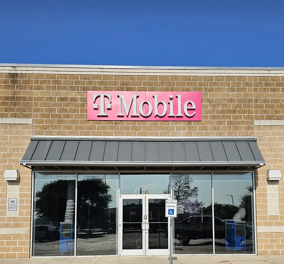 Exterior photo of T-Mobile Store at SE Mltry Dr & City Base Lndg, San Antonio, TX