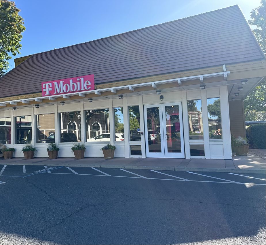 Exterior photo of T-Mobile Store at Bel Aire Plaza, Napa, CA