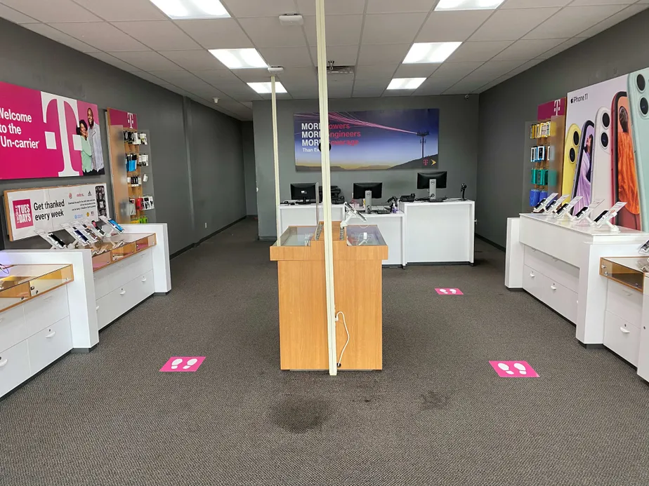 Interior photo of T-Mobile Store at Washington Xing & Steutermann Rd, Washington, MO