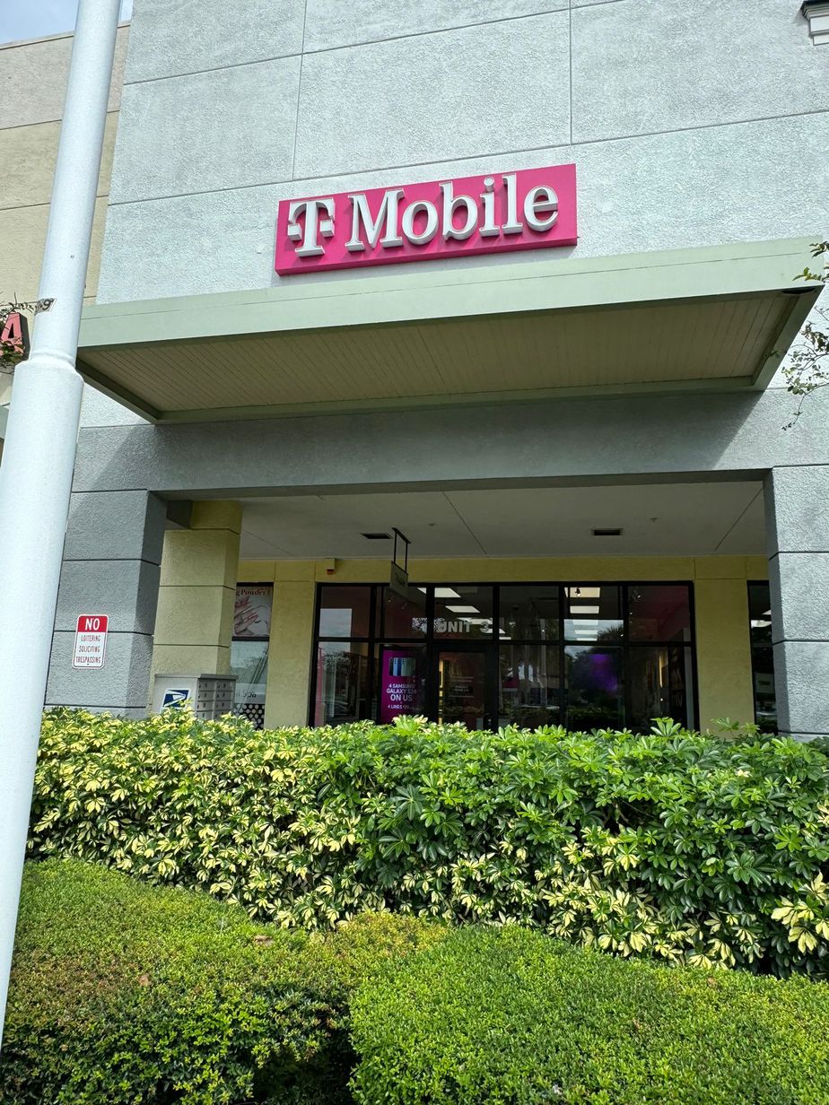 Exterior photo of T-Mobile Store at S Military Trail & Summit Blvd, West Palm Beach, FL