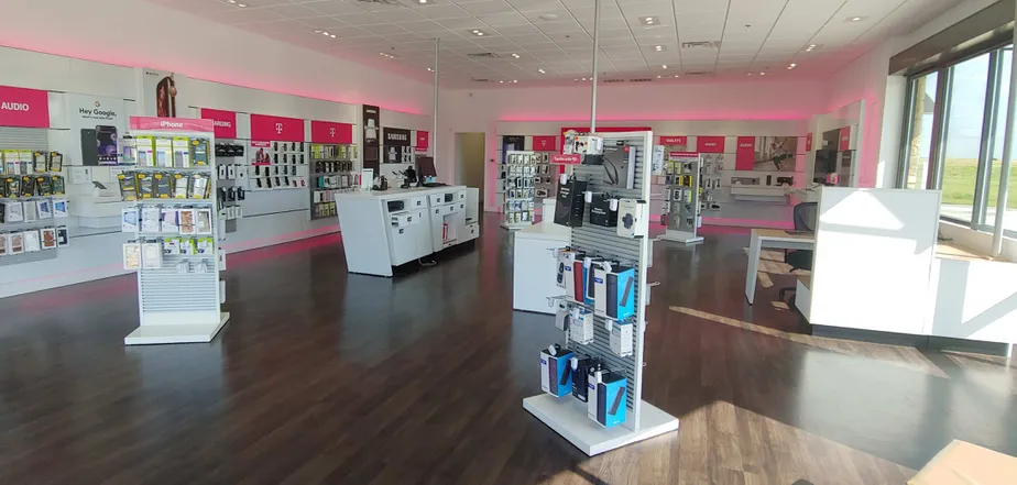 Foto del interior de la tienda T-Mobile en Clifford St & Loop 820, Ft Worth, TX