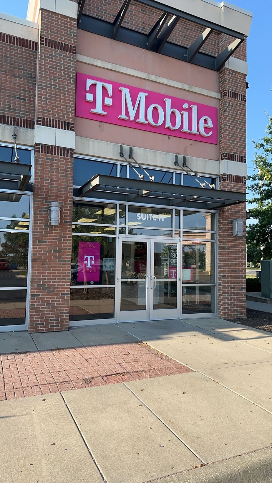 Exterior photo of T-Mobile Store at Bauer Farm Dr & Bauer Ln, Lawrence, KS