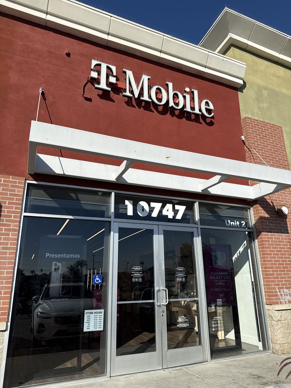 Exterior photo of T-Mobile Store at Long Beach Blvd & Alma Ave, Lynwood, CA