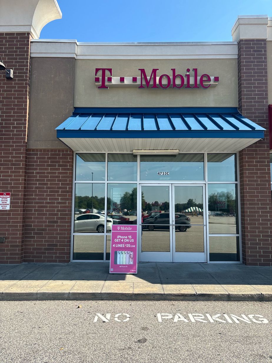Exterior photo of T-Mobile Store at Ramsey Street & Treetop Dr, Fayetteville, NC